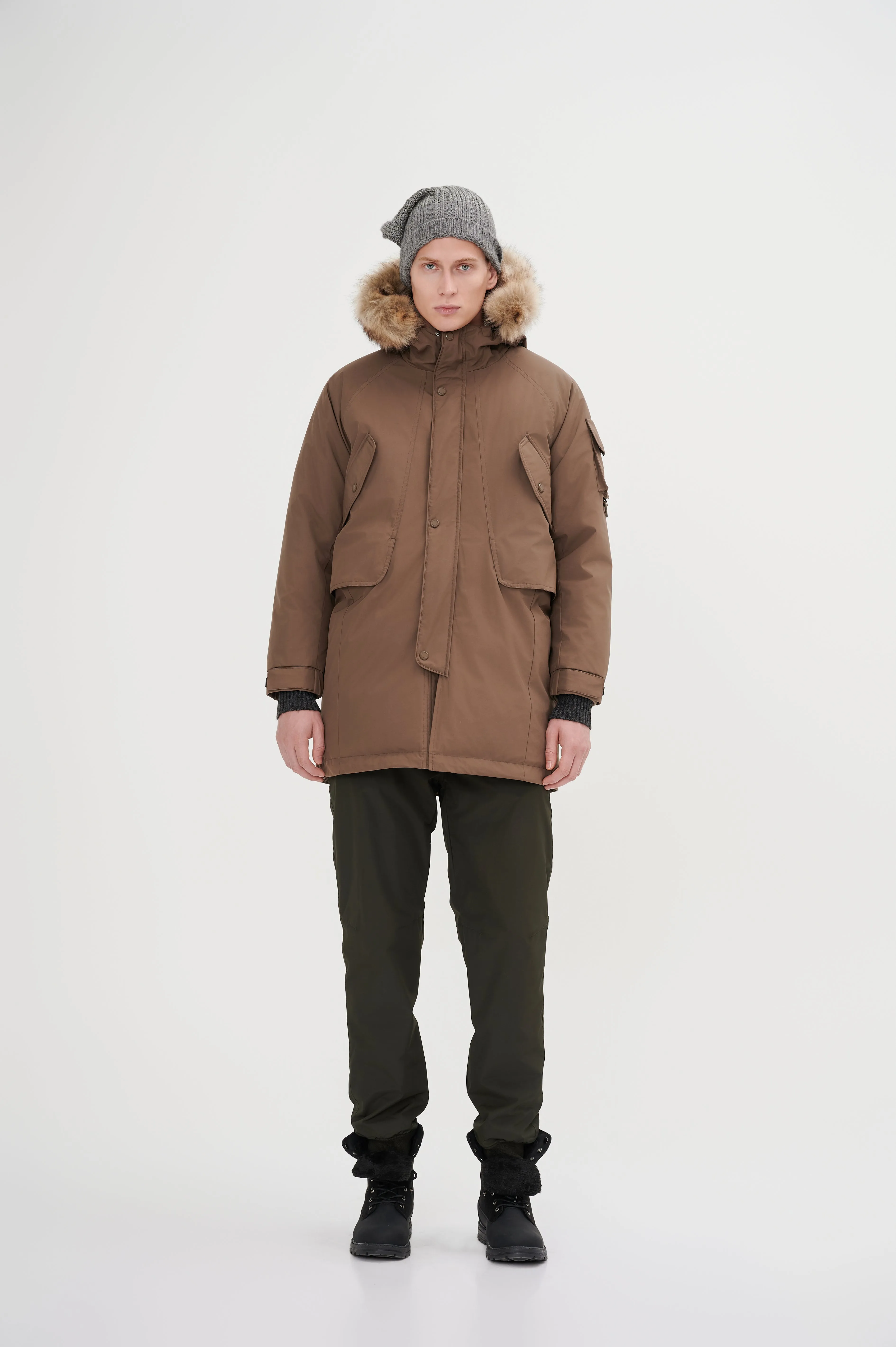 Men's Down Jacket Topped With A Luxurious Fur-Lined Hood