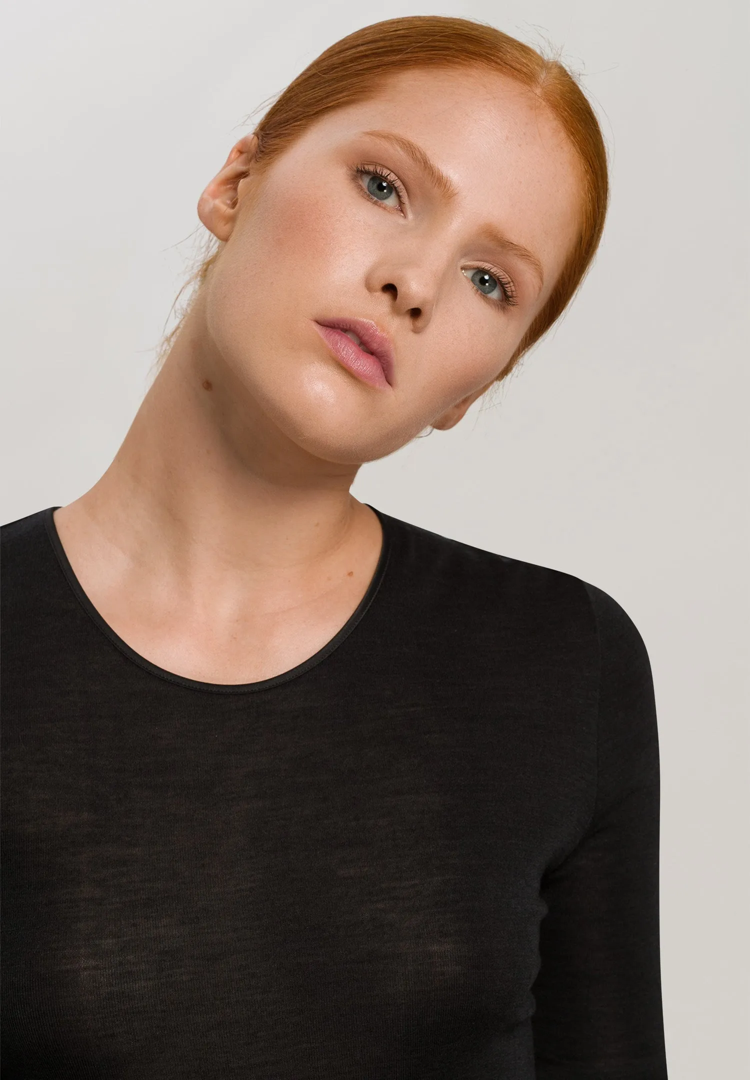 Woolen Silk W Wool And Silk Round Neck Top | Black 71409-018